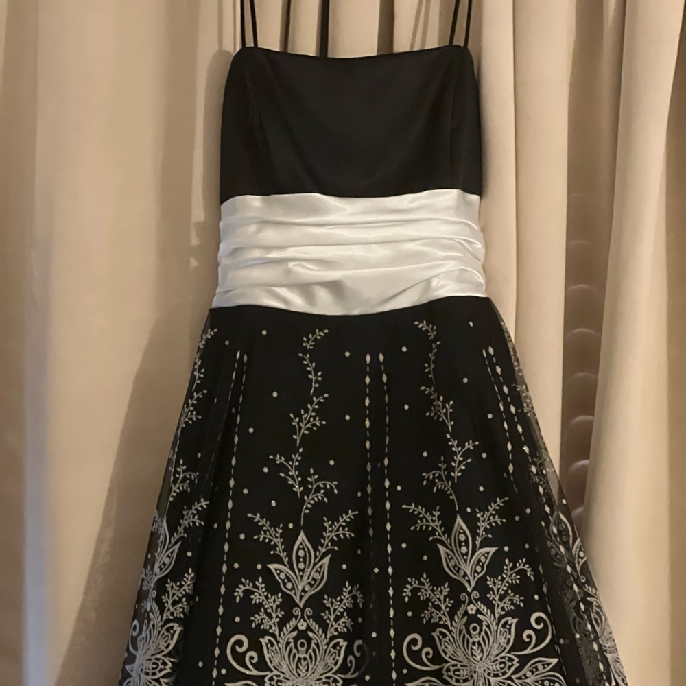 White and Black  Ruched A-line Prom Dress